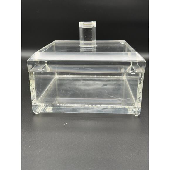 1970'S HEAVY LUCITE FACETED LIDDED BOX Square 7x7x5.5” w/ Removable dividers - Picture 9 of 14